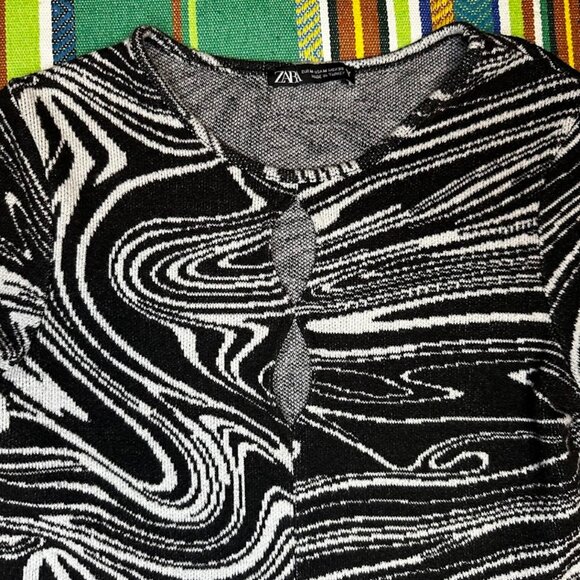 Zara Black and White Swirl Crop Top - Picture 7 of 9